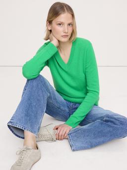 Lightweight Cashmere V-Neck Sweater