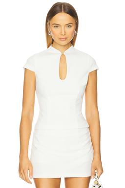 Vieno Keyhole Fitted Top