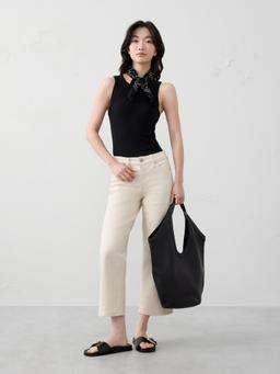 Straight Mid-Rise Cropped Jean