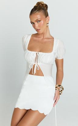 Lila Skort - Scallop Hem Mini Skort in Plain Cream