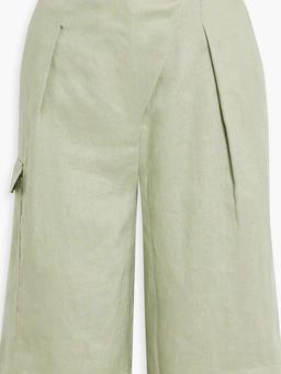 Pleated linen shorts